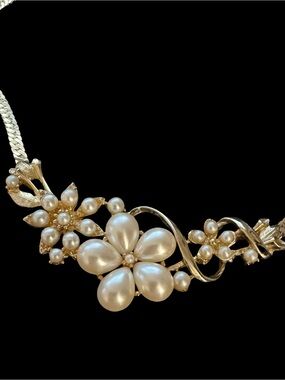 ✨Beautiful Vintage Richelieu Signed Pearl Floral Necklace